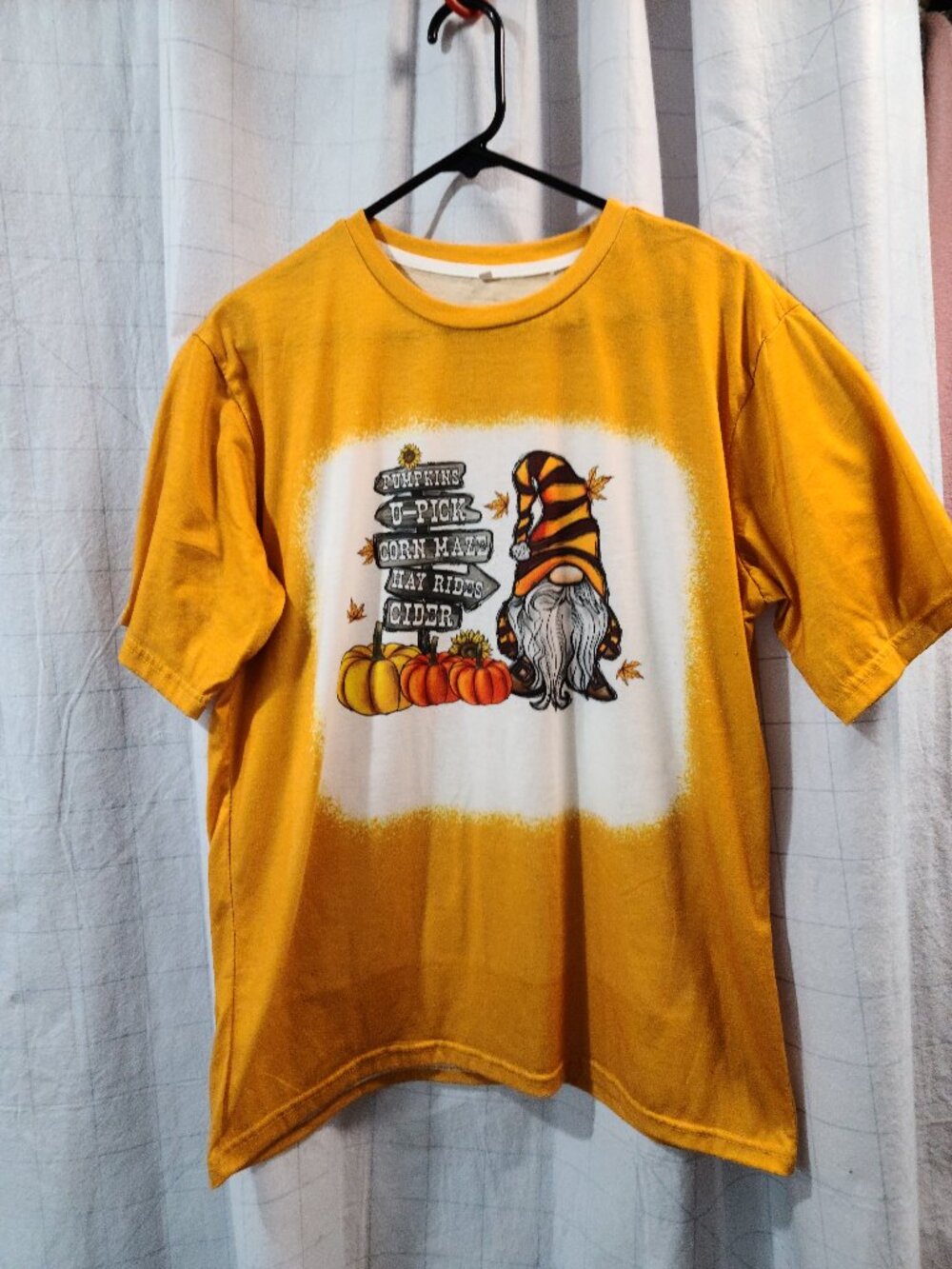 Unknown Brand Cute Gnome Fall/Autum t-shirt !!! XL yellow gold, short sleeved.